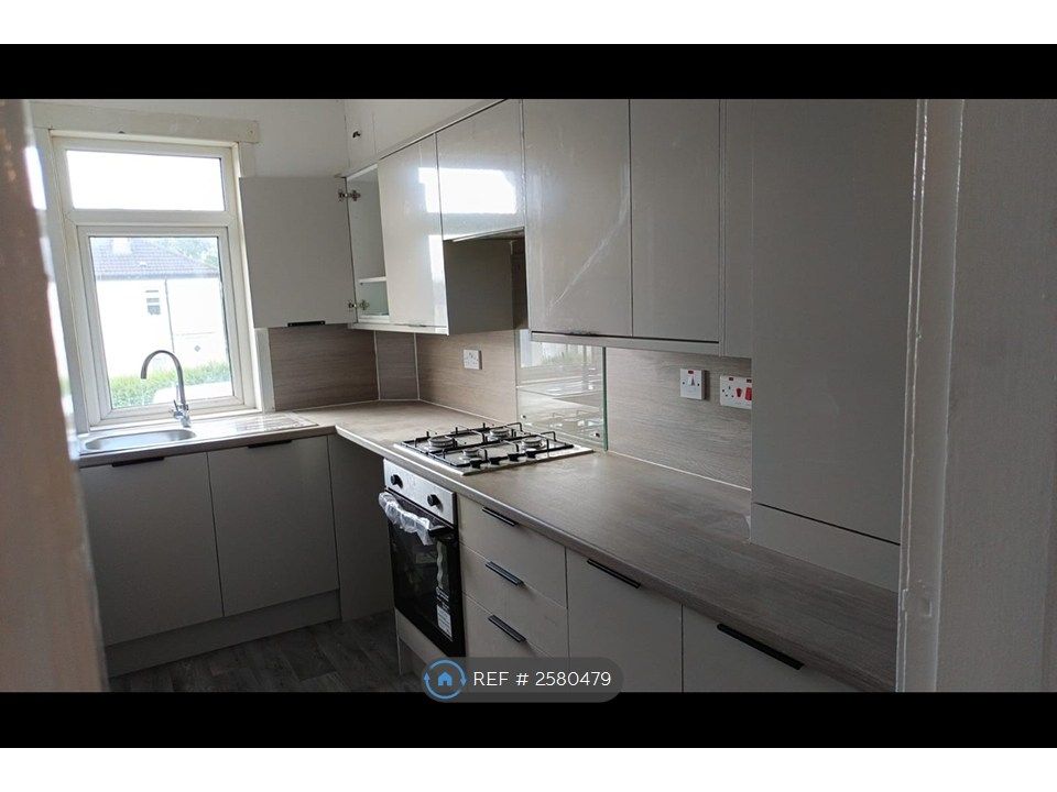 Property photo 3 of 10 Kitchen