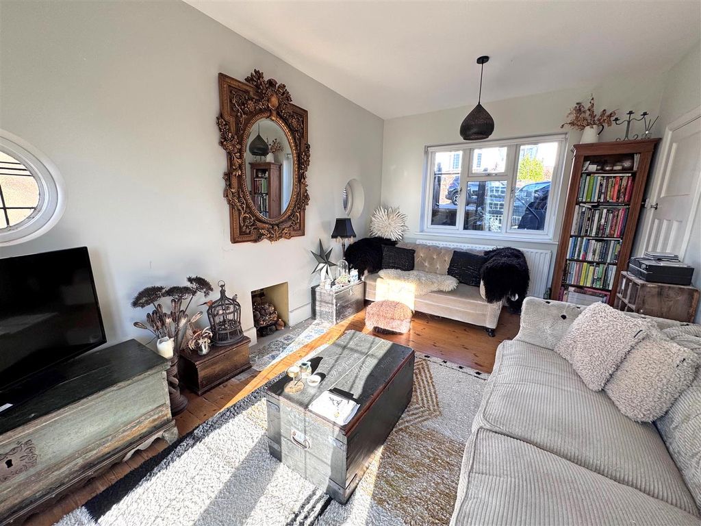 Property photo 2 of 17 17E.Jpg