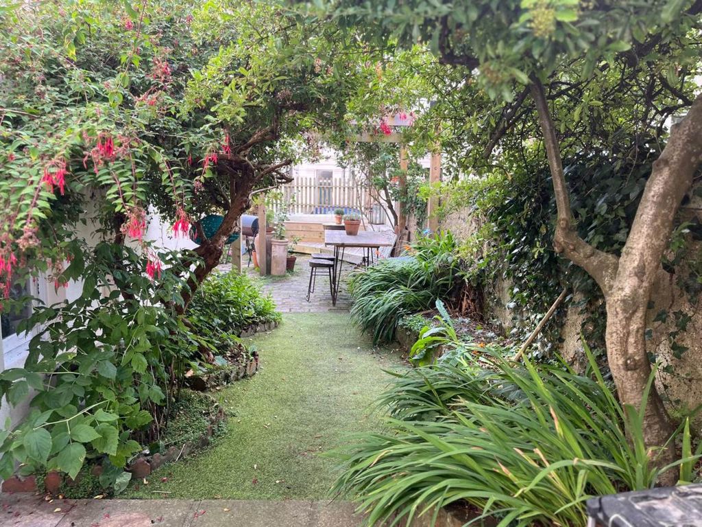 Property photo 1 of 20 Garden View Good