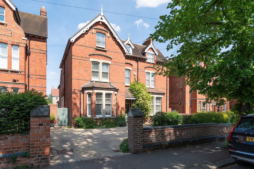 Property photo 1 of 39
