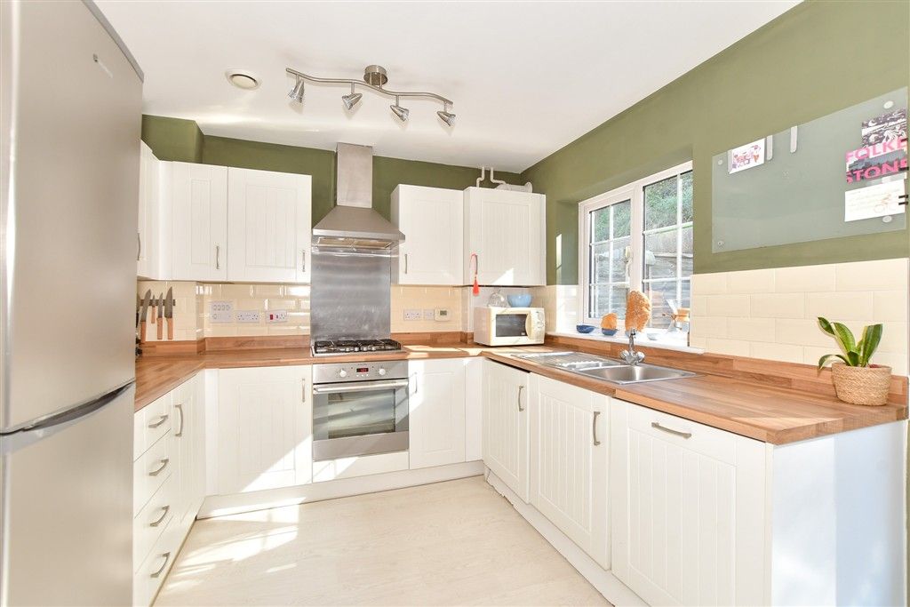 Property photo 2 of 14 Kitchen