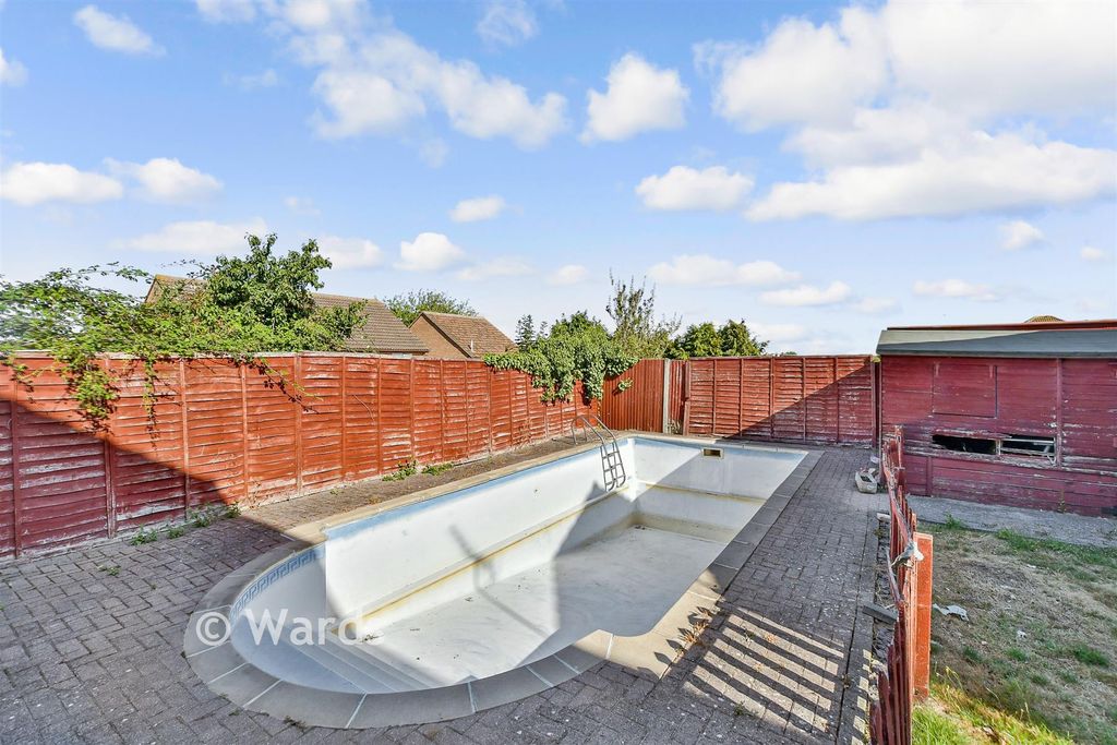 Property photo 2 of 11 Swimming Pool