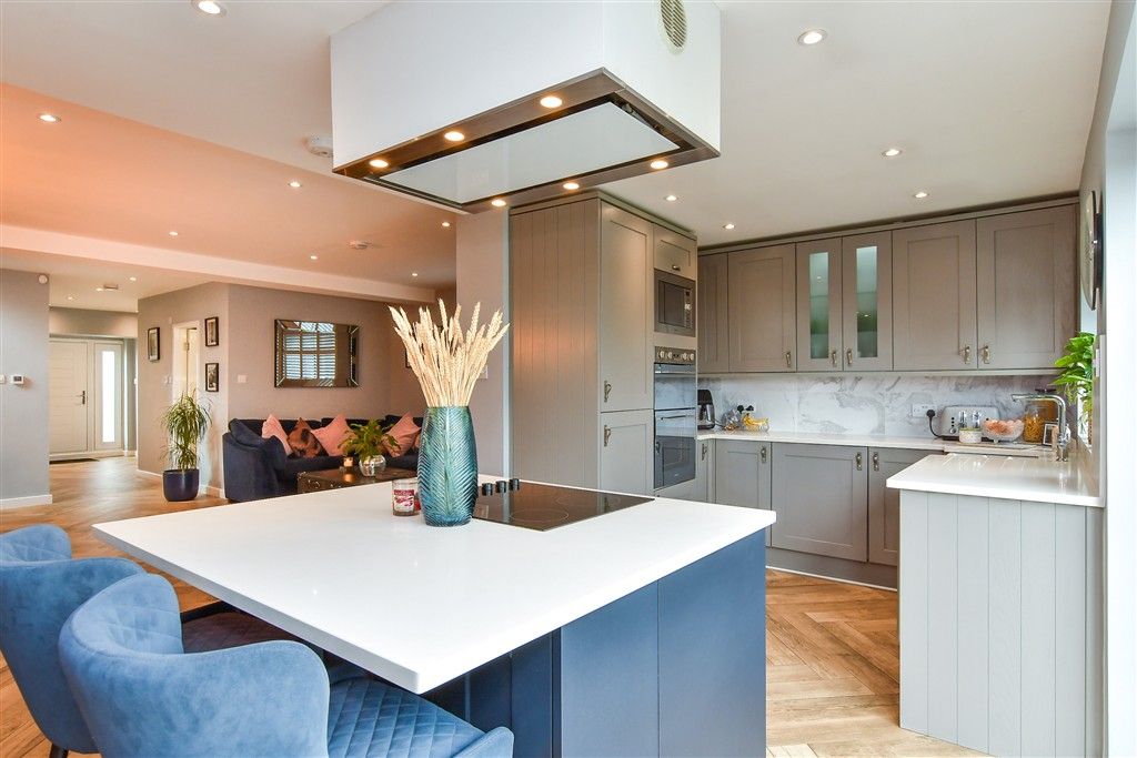 Property photo 2 of 24 Kitchen