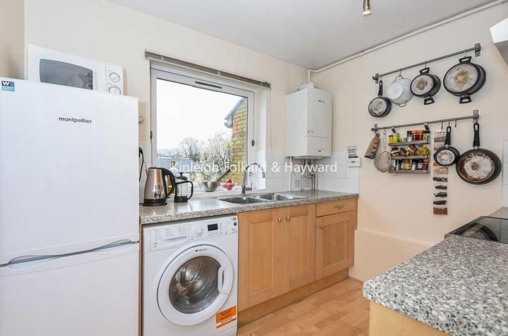 Property photo 3 of 8 709F43E2-F095-4Af1-B