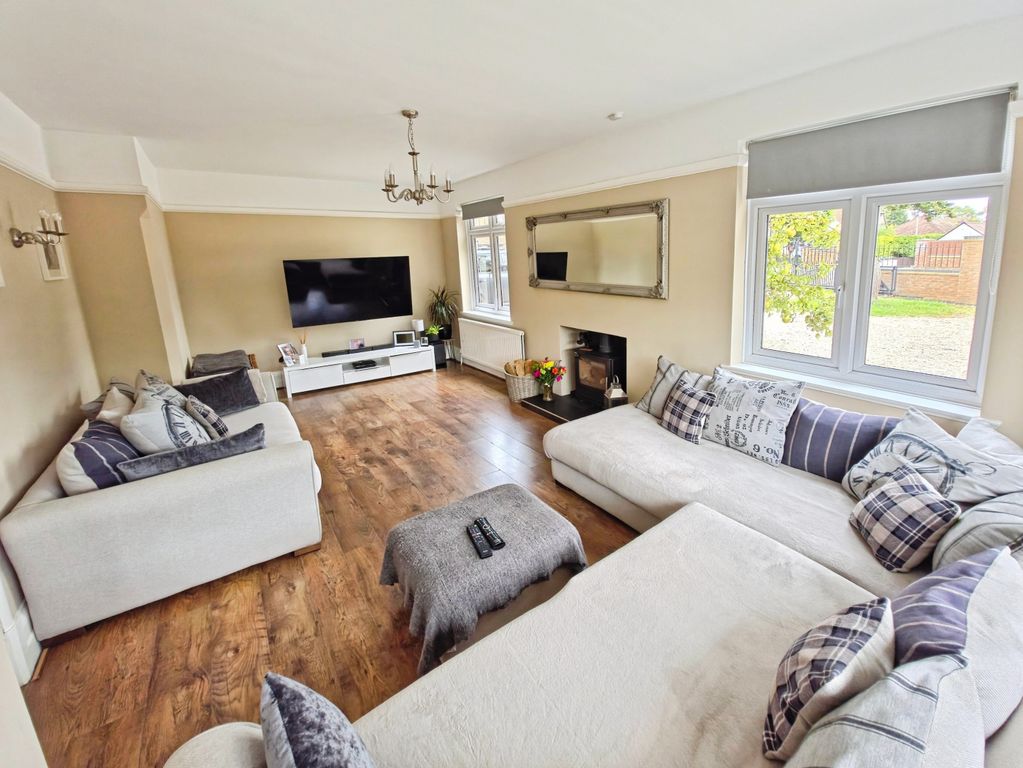 Property photo 3 of 28 21E8Ab99-20250926_154559