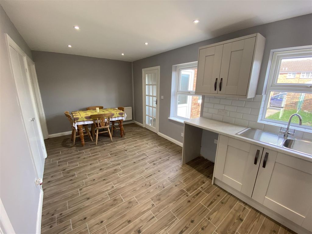 Property photo 3 of 17 Kitchen Diner 1 Of 3