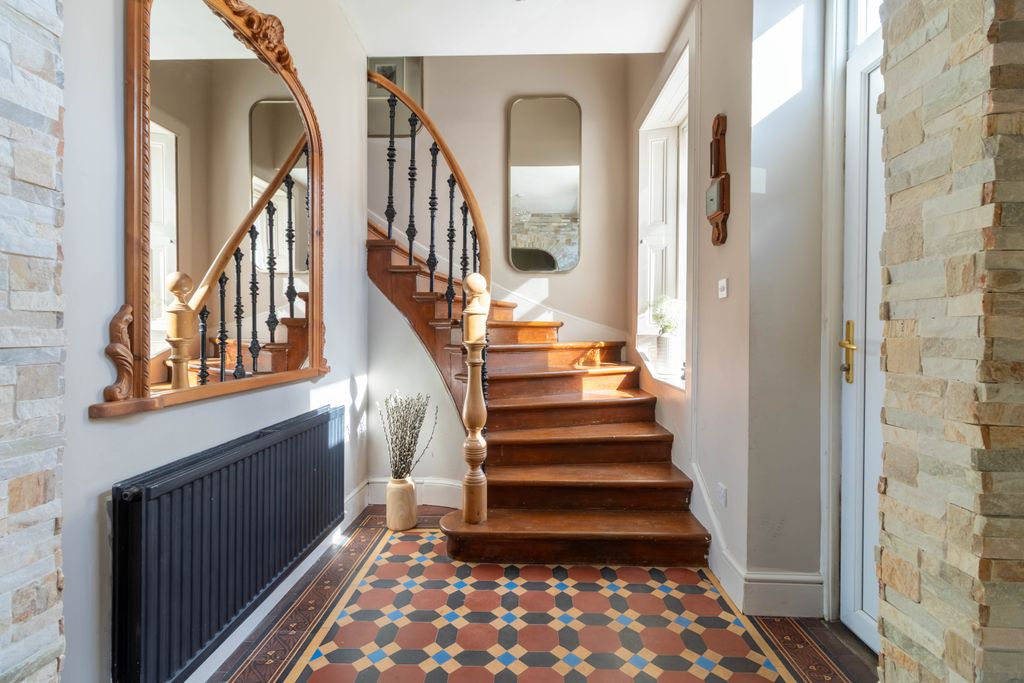 Property photo 2 of 38 Entrance &amp; Stairwell