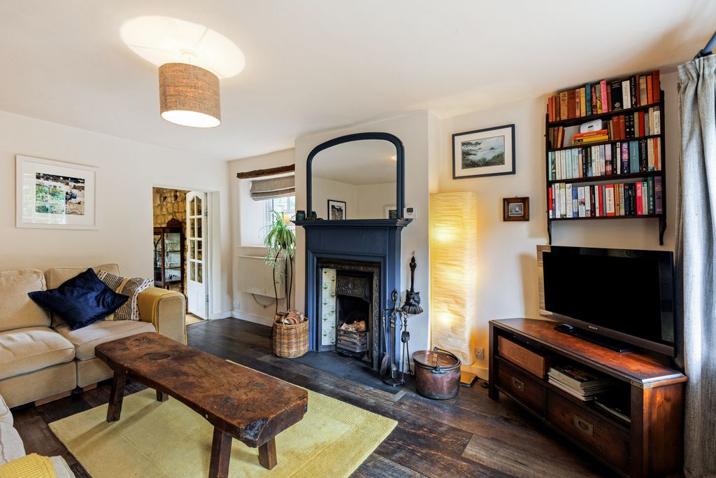 Property photo 2 of 17 Sitting Room