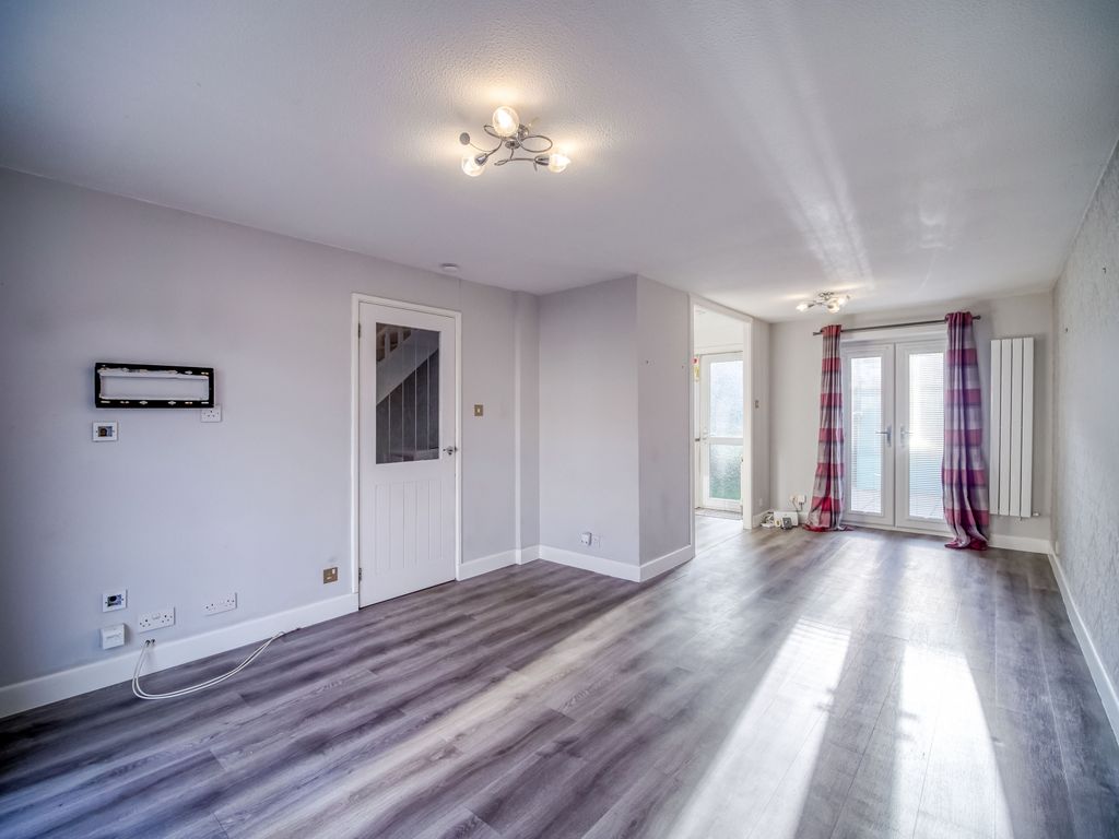 Property photo 2 of 16 Lounge