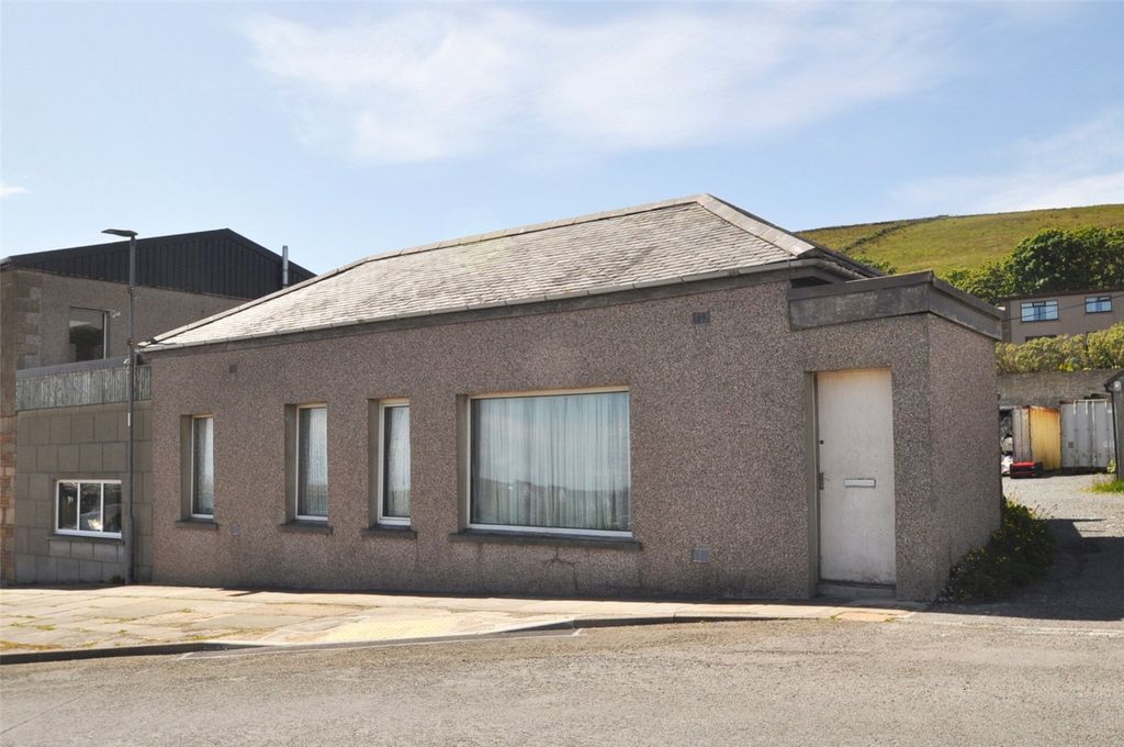 Property photo 1 of 2 Front