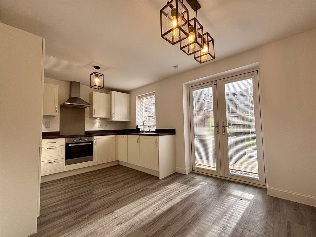 Property photo 2 of 25 Picture No. 11