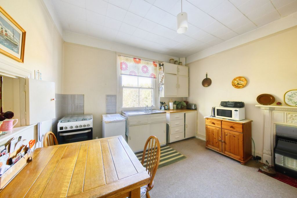 Property photo 3 of 15 Photo 6