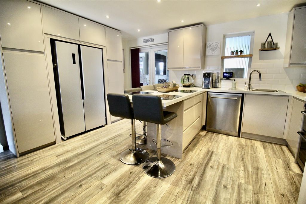 Property photo 1 of 32 Kitchen/Dining Area