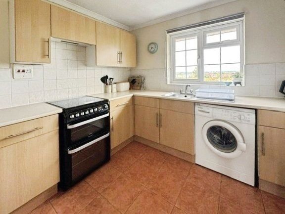 Property photo 2 of 9 Kitchen