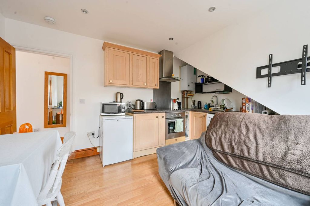 Property photo 3 of 6