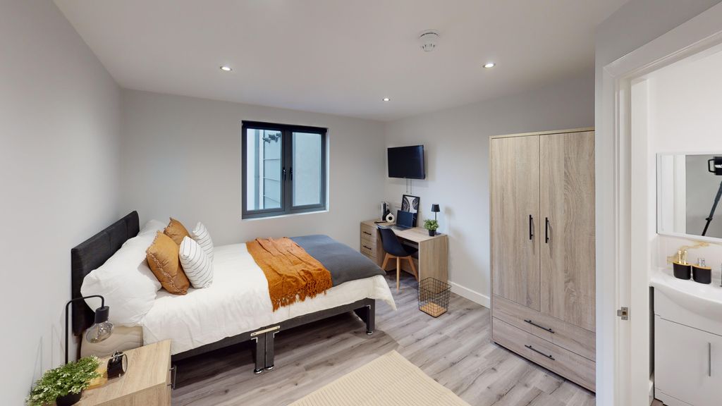 Property photo 3 of 9 Bedroom