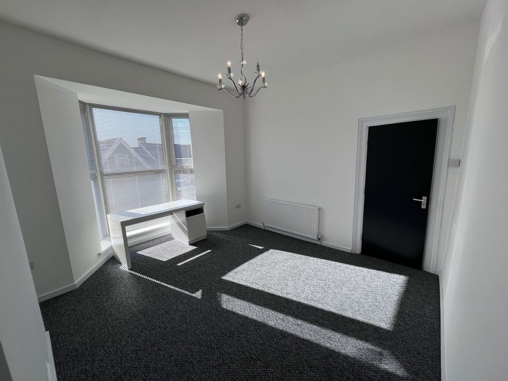 Property photo 3 of 14 Living Room