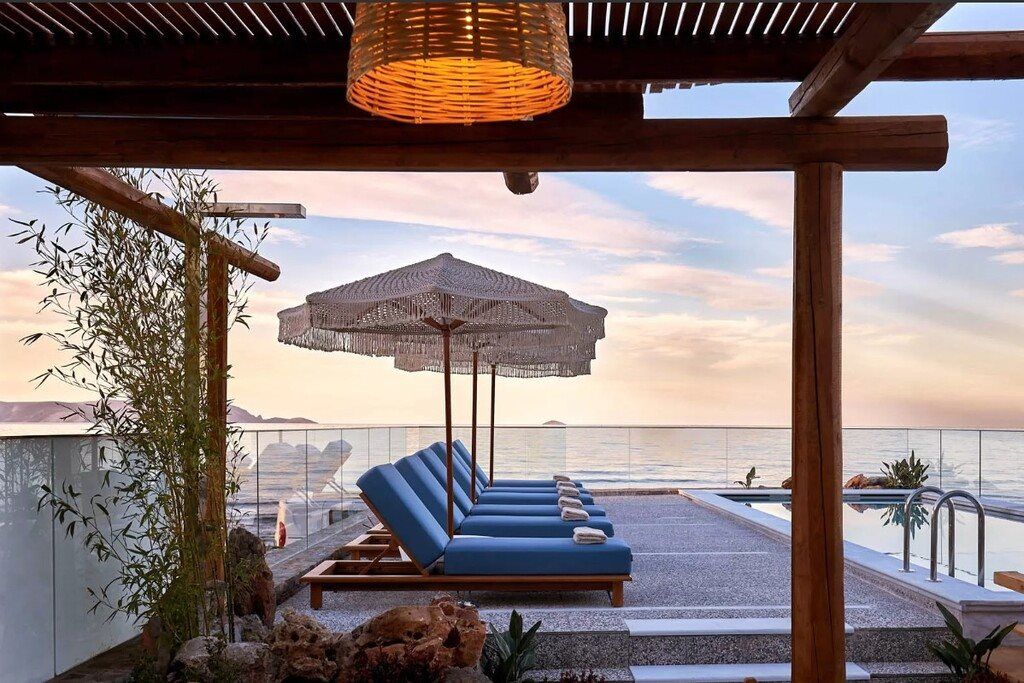 Property photo 1 of 21 For Sale Villa 480 m² In Crete