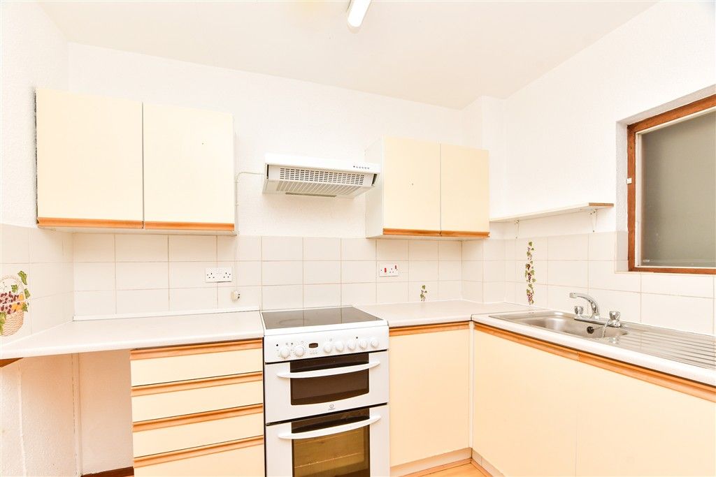 Property photo 3 of 8 Kitchen