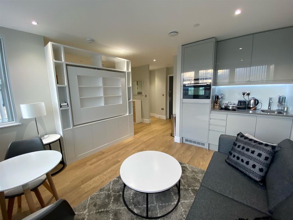 Property photo 2 of 8