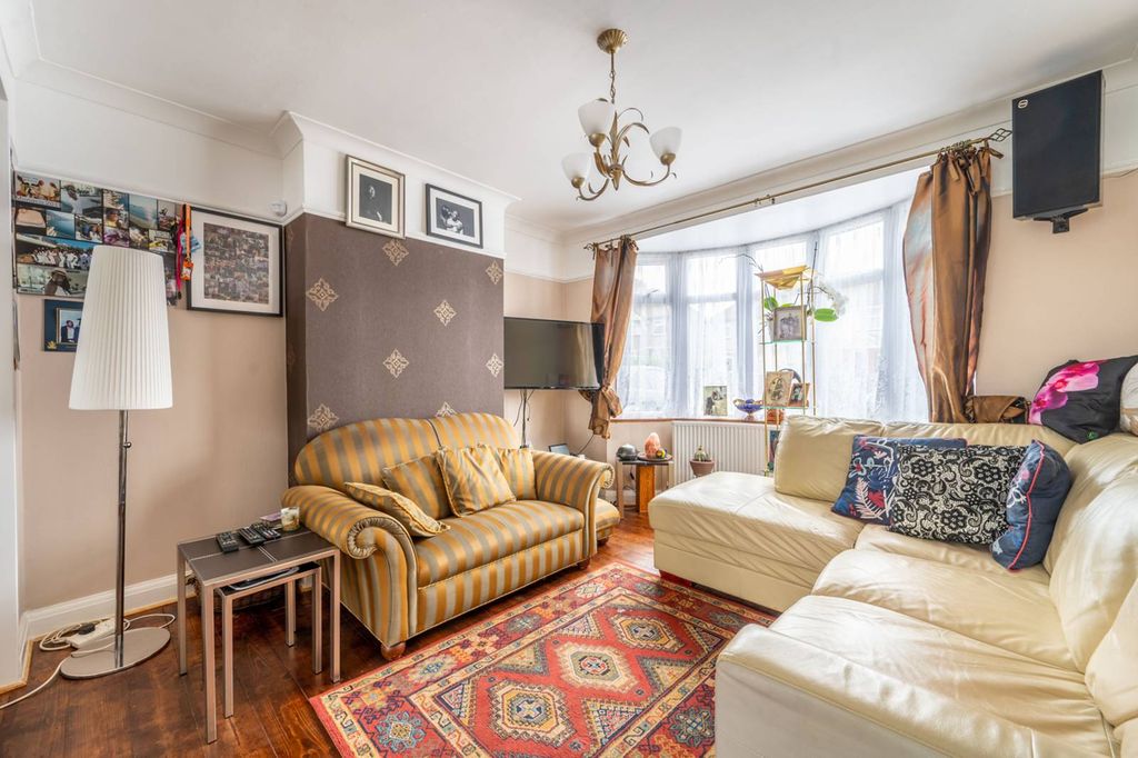 Property photo 2 of 11