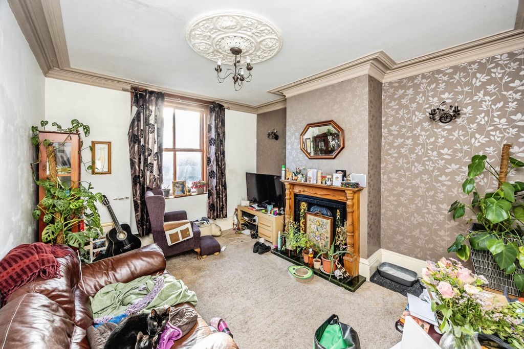 Property photo 2 of 9 Living Room