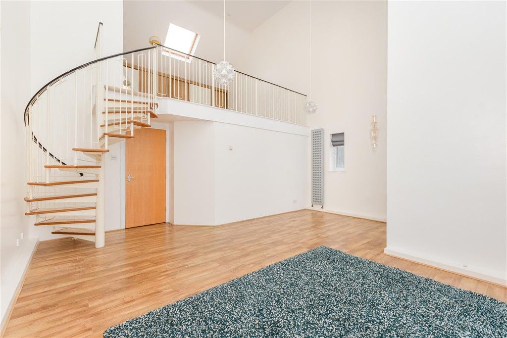 Property photo 3 of 14 Lounge