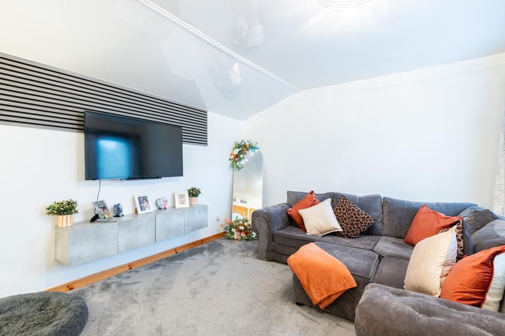 Property photo 2 of 17 Lev1511Jmp Living Room.Jpg