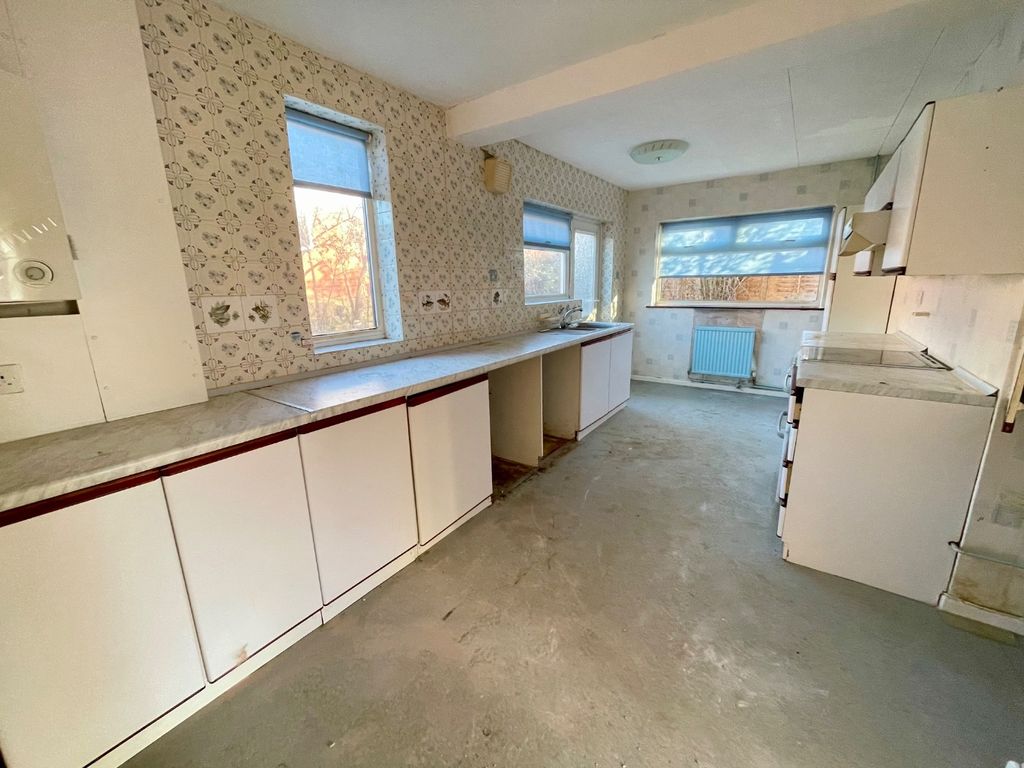 Property photo 3 of 12 4793773