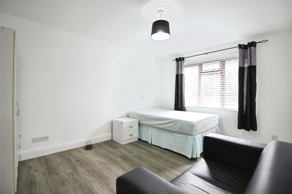 Property photo 2 of 6 Picture No. 06
