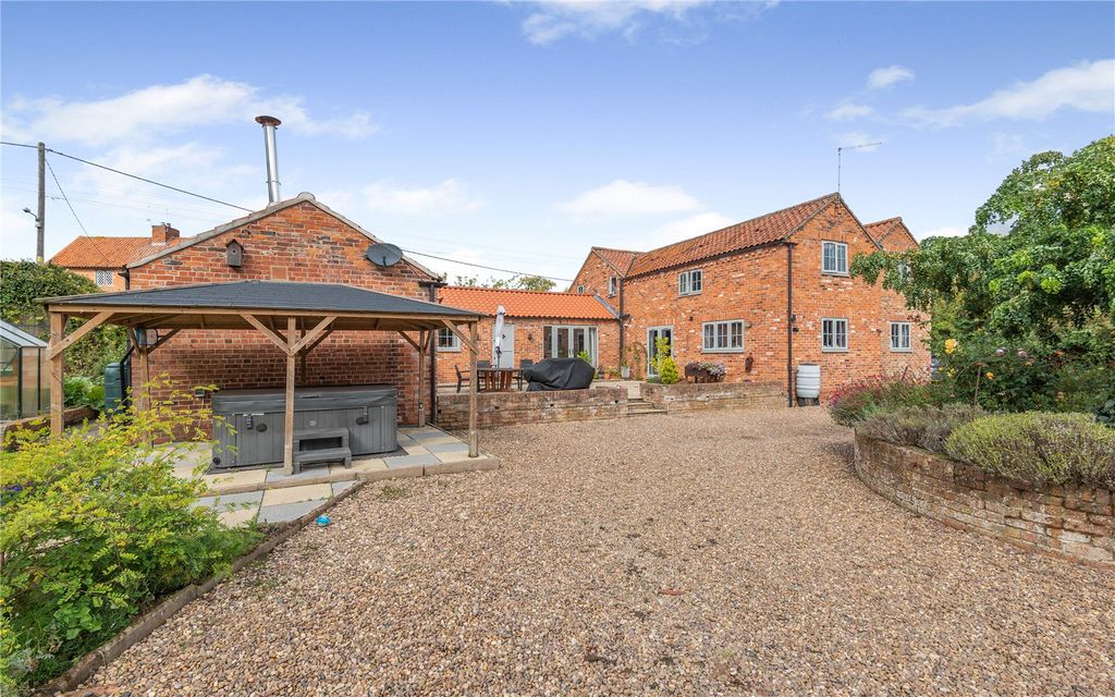 Property photo 2 of 21 Front View