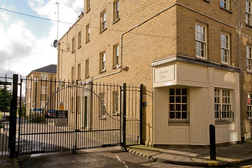 Property photo 1 of 11 Gated Development