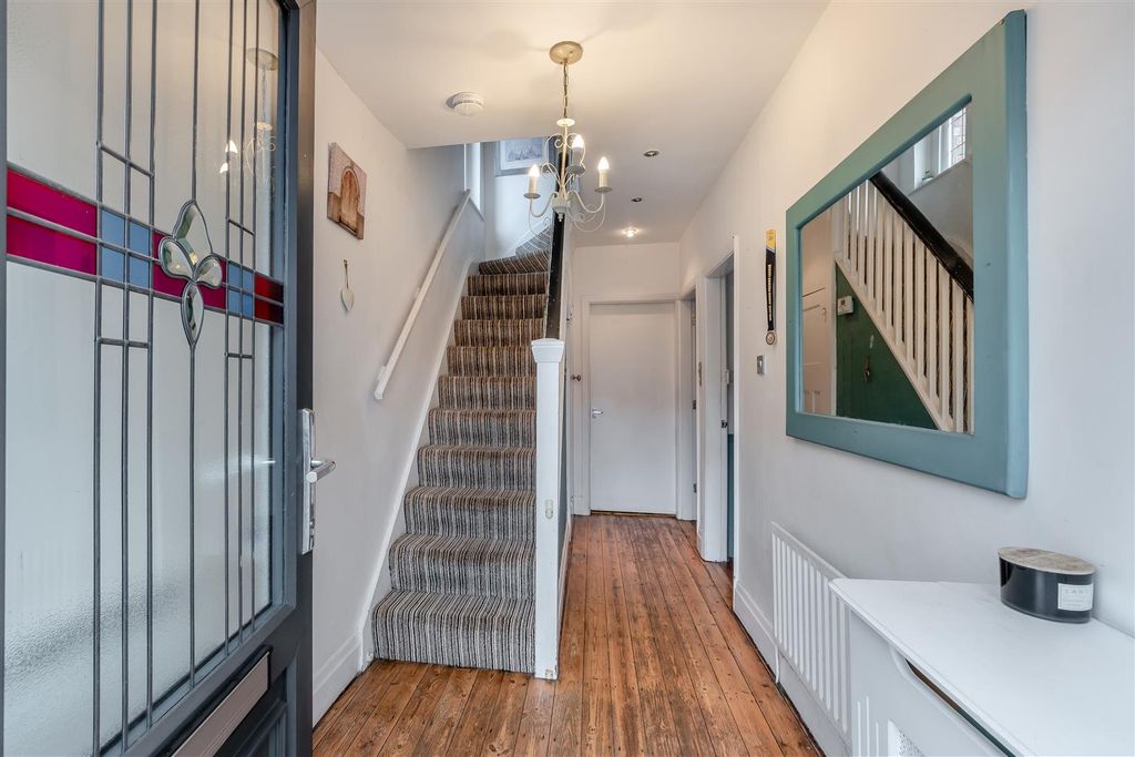 Property photo 2 of 26 8649904-Interior23.Jpg