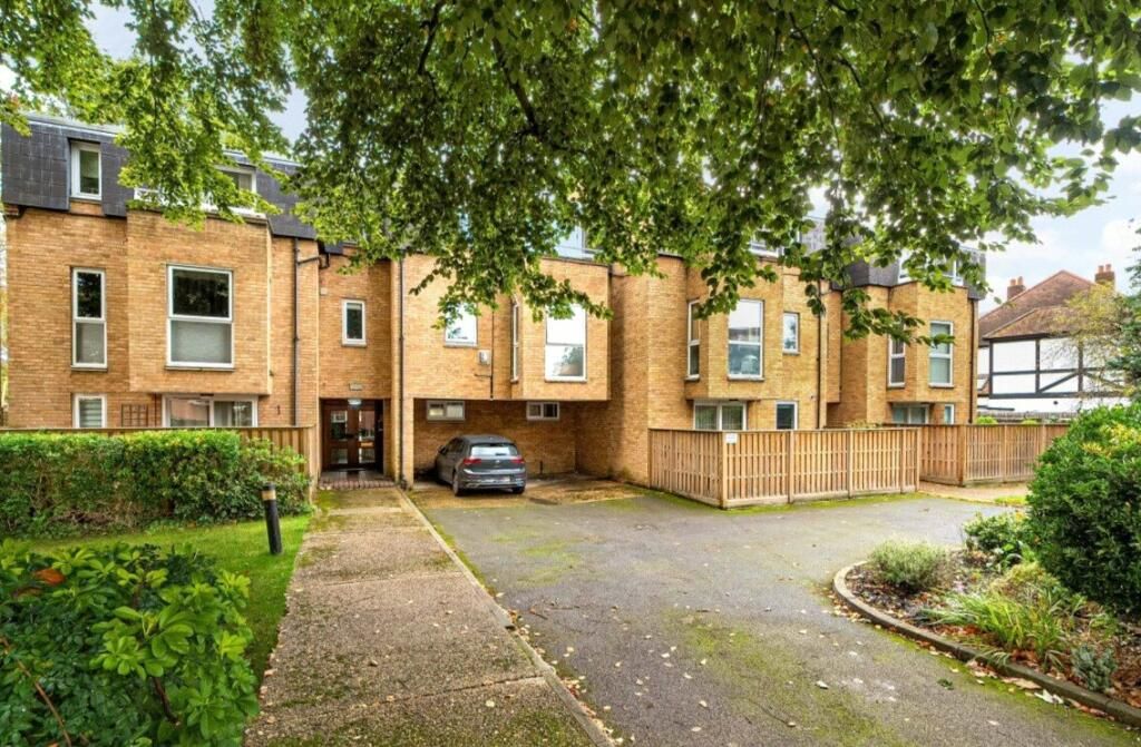 Property photo 1 of 15 1 Bed Flat For Sale Twickenham Road, Teddington Tw11