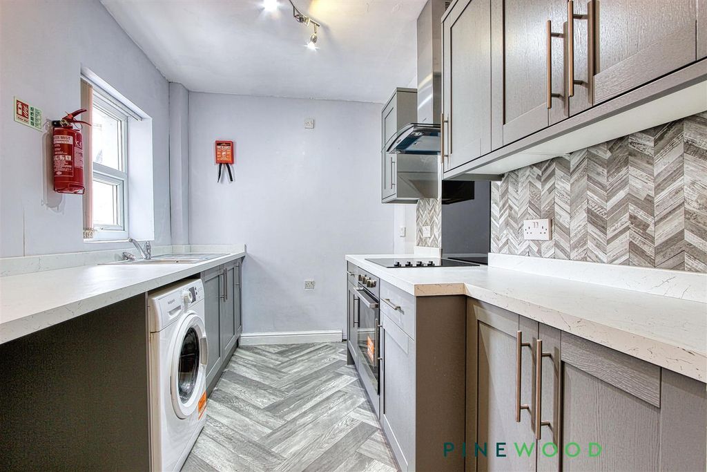 Property photo 2 of 11 Kitchen