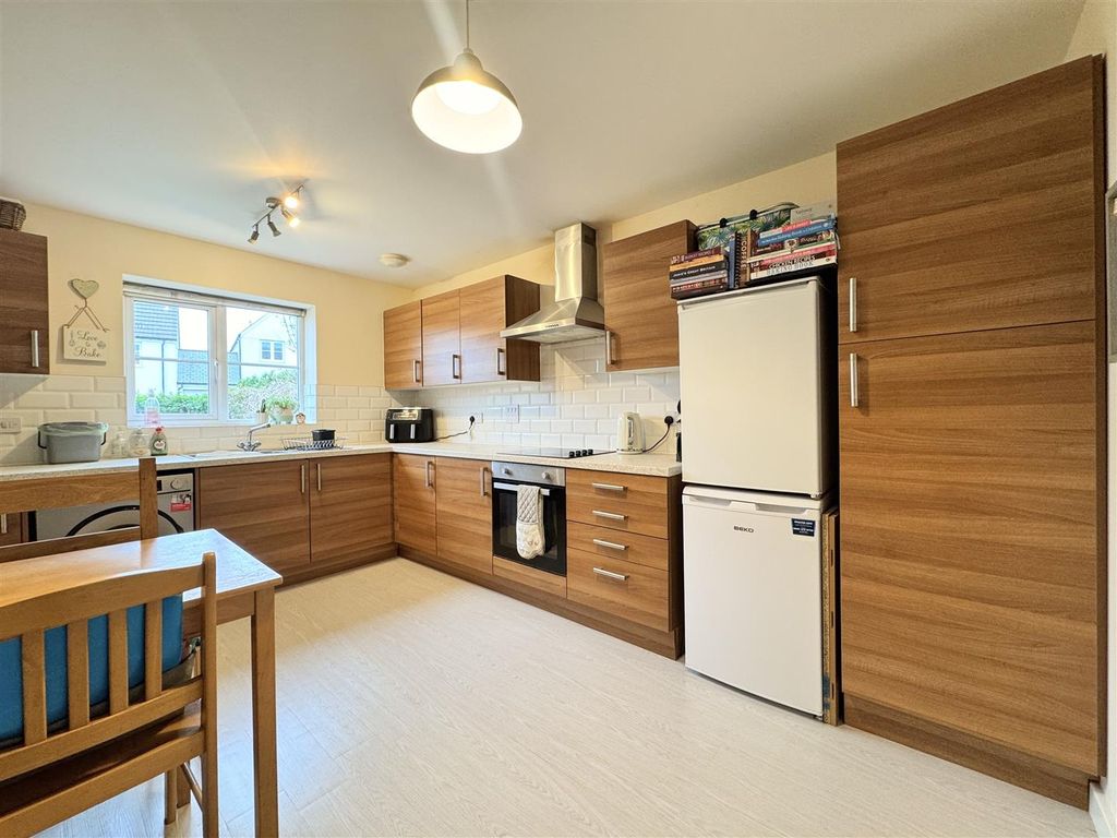 Property photo 2 of 14 Kitchen