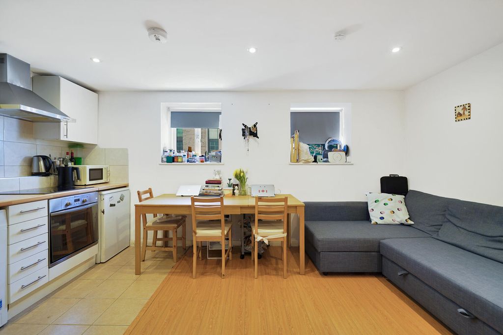 Property photo 2 of 6 Kitchen