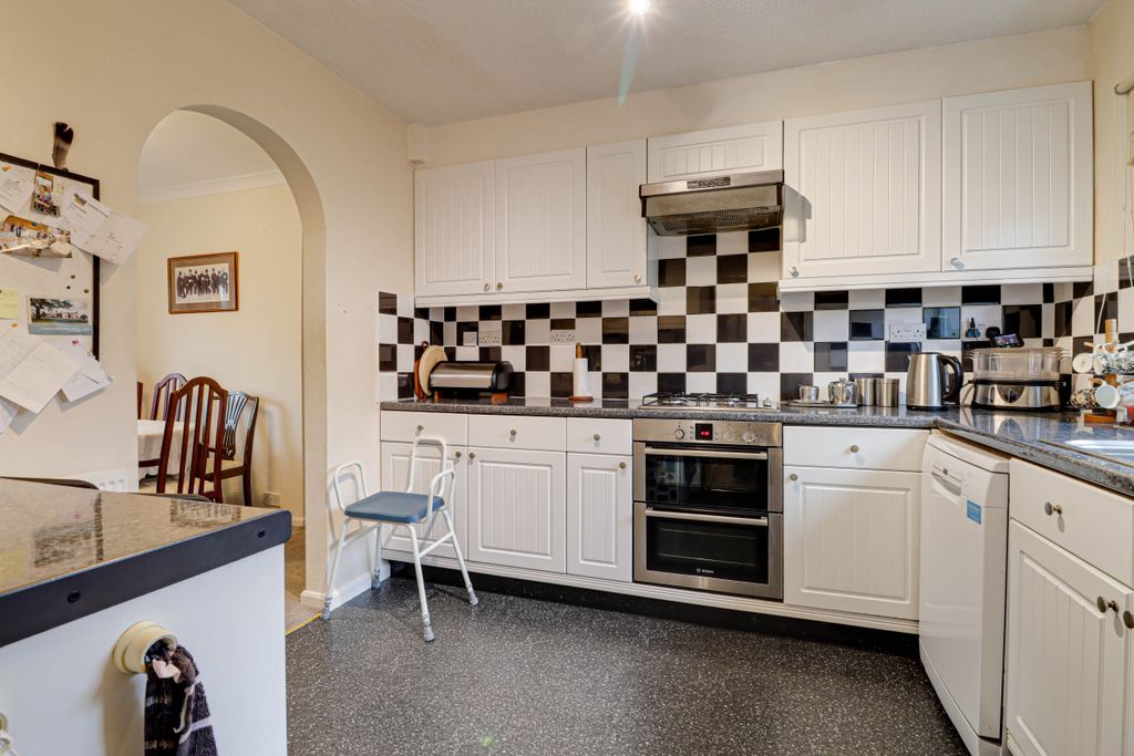 Property photo 3 of 17 Kitchen