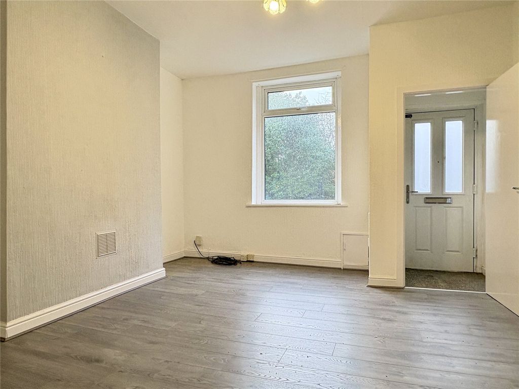 Property photo 2 of 8 Lounge