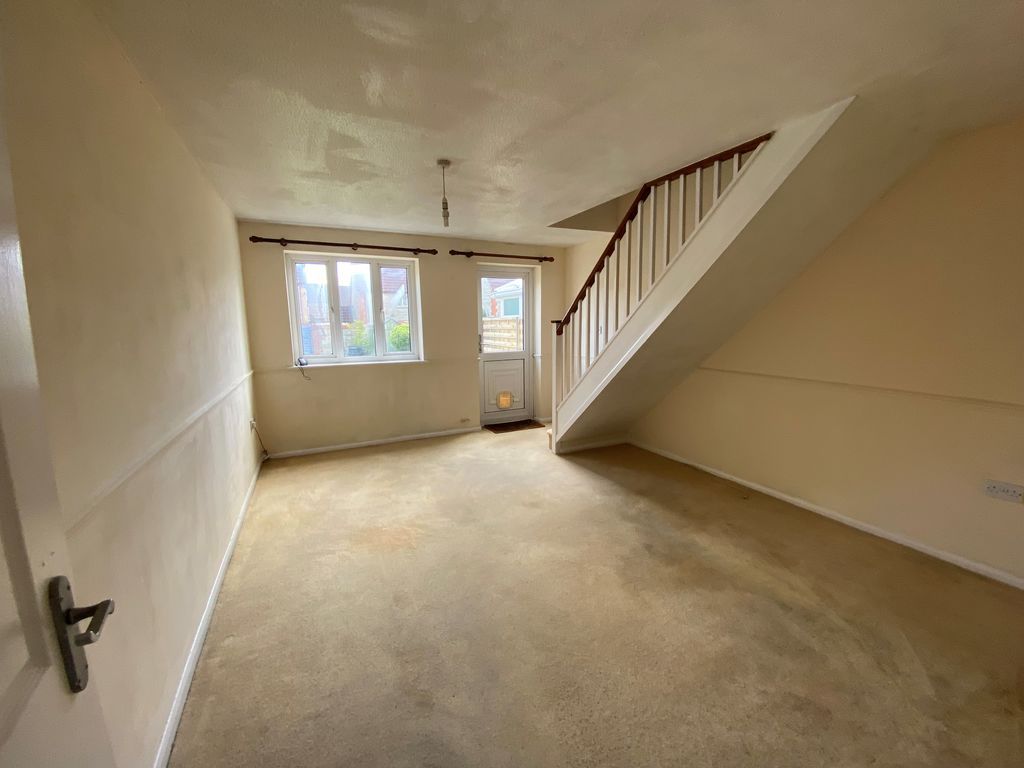 Property photo 3 of 11 Lounge