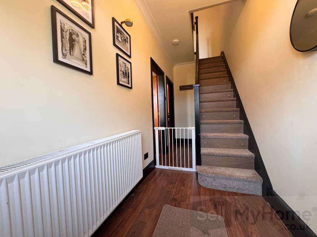 Property photo 2 of 22 Entrance Hall