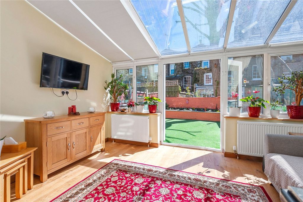 Property photo 2 of 11 Conservatory