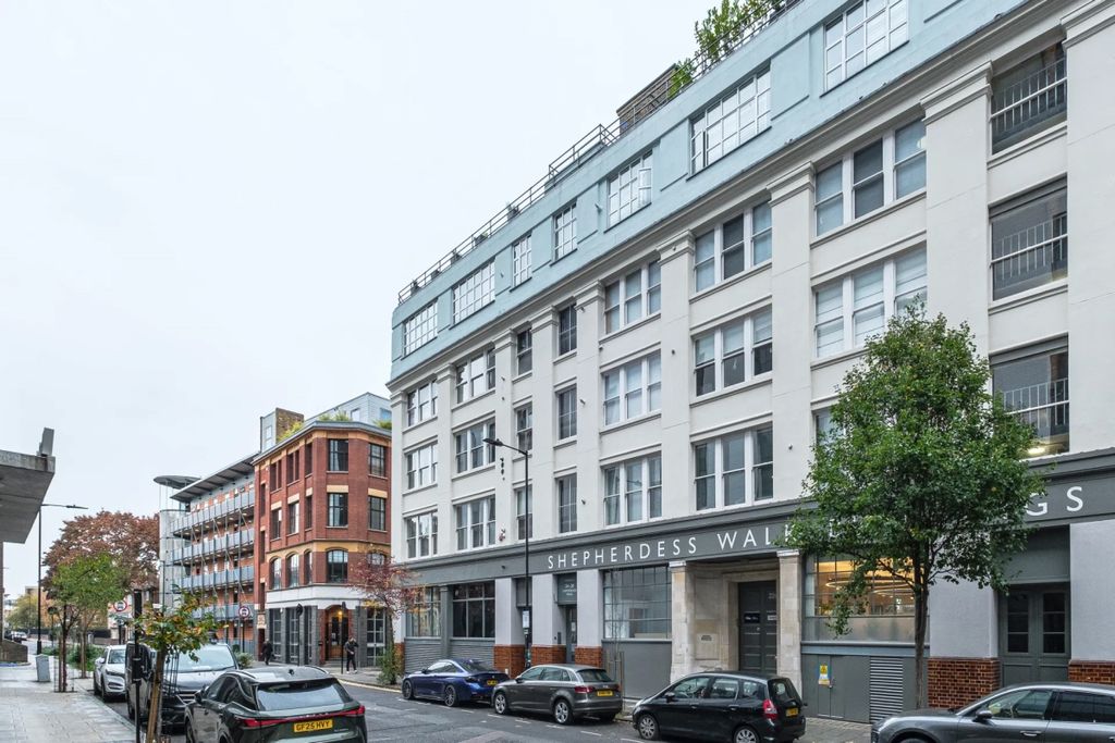 Property photo 1 of 14 Shepherdess Walk