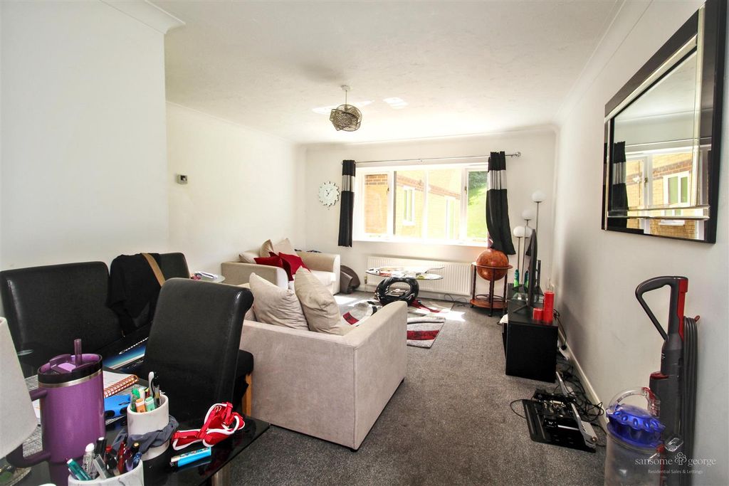Property photo 3 of 11 Living Room