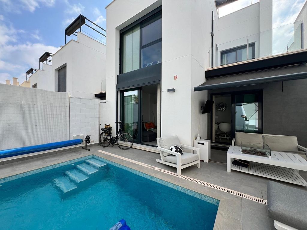 Property photo 2 of 36