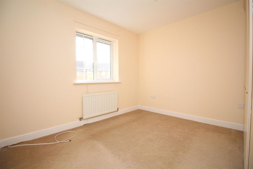 Property photo 2 of 7 38 Swaffer Way 6.Jpg