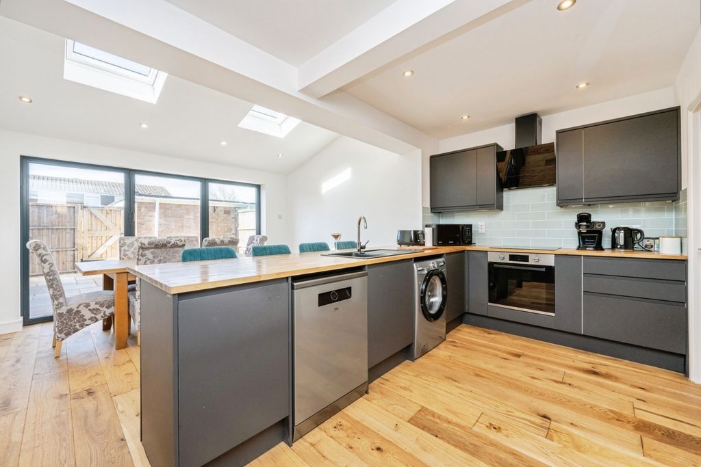 Property photo 3 of 28 Pbox-Img.Jpg