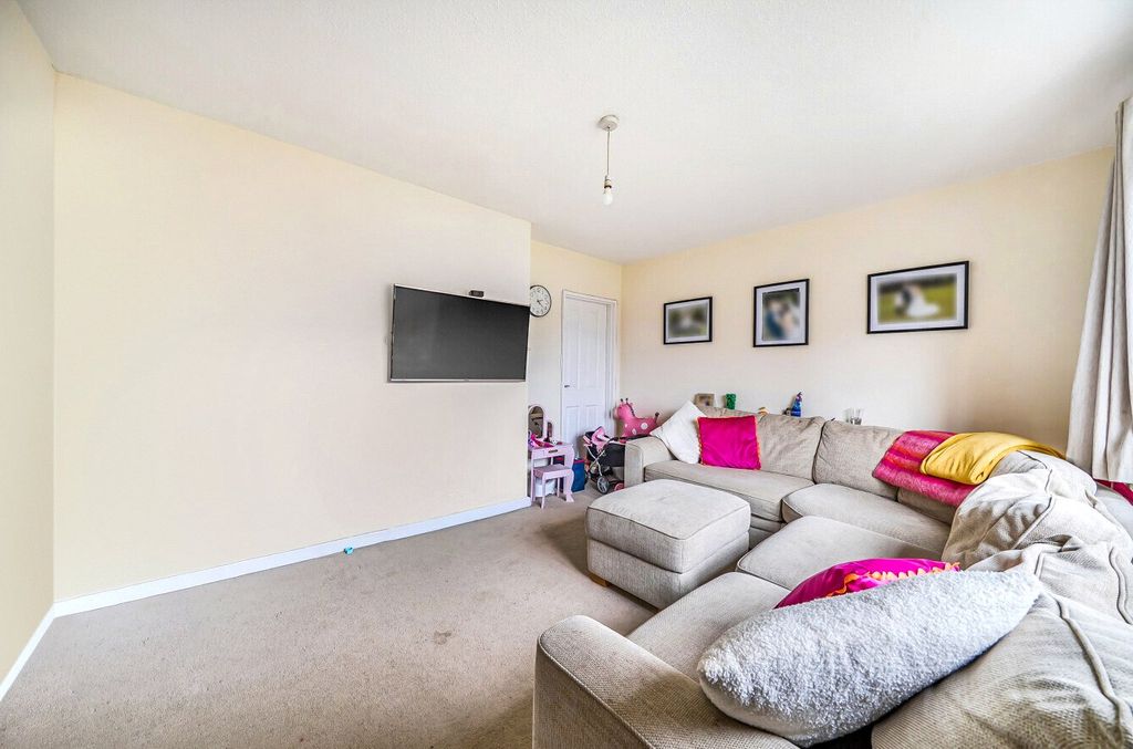 Property photo 2 of 18 Living Room