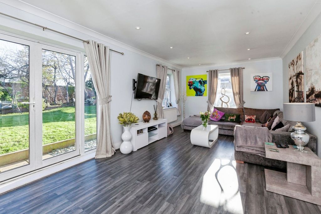 Property photo 2 of 29