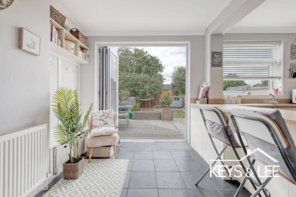 Property photo 2 of 17 4360604